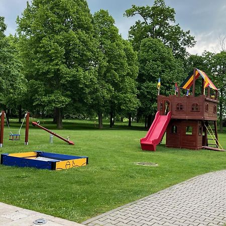 Klaudia'S Hotel & Restaurant At Golf Resort, Bac Samorin 외부 사진