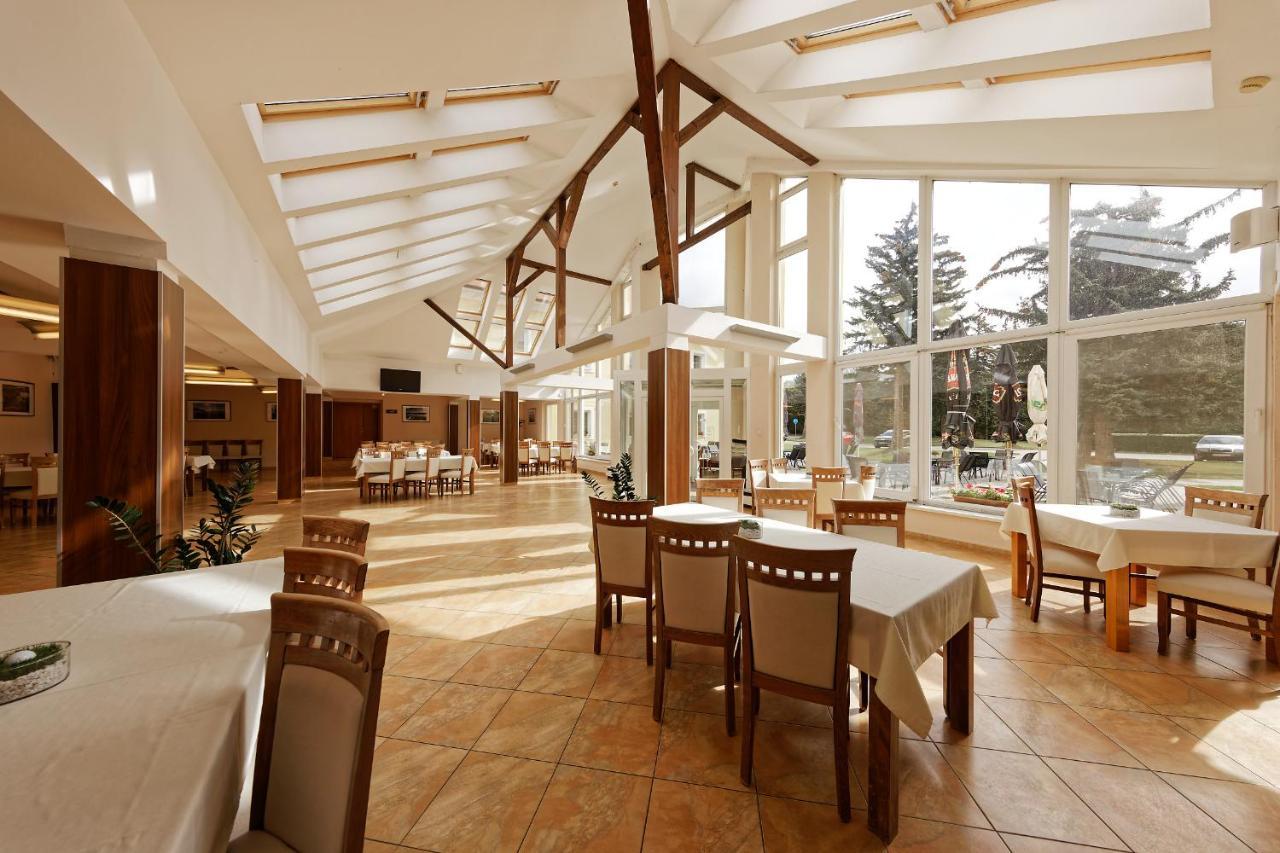 Klaudia'S Hotel & Restaurant At Golf Resort, Bac Samorin 외부 사진