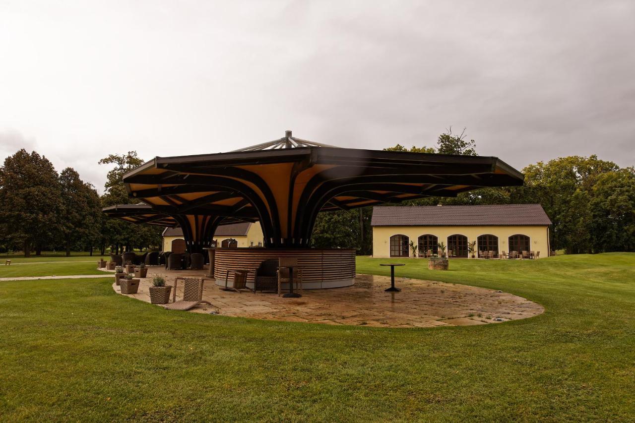 Klaudia'S Hotel & Restaurant At Golf Resort, Bac Samorin 외부 사진
