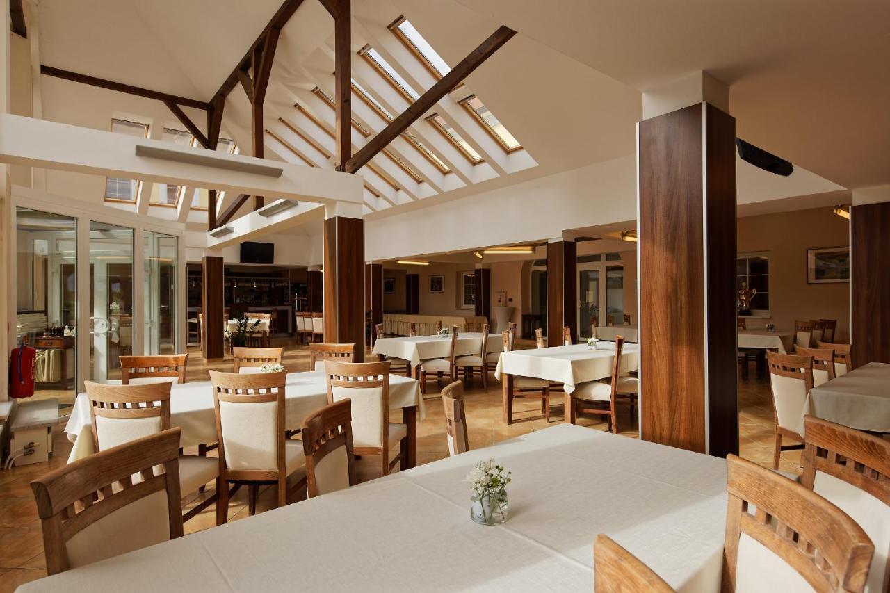 Klaudia'S Hotel & Restaurant At Golf Resort, Bac Samorin 외부 사진