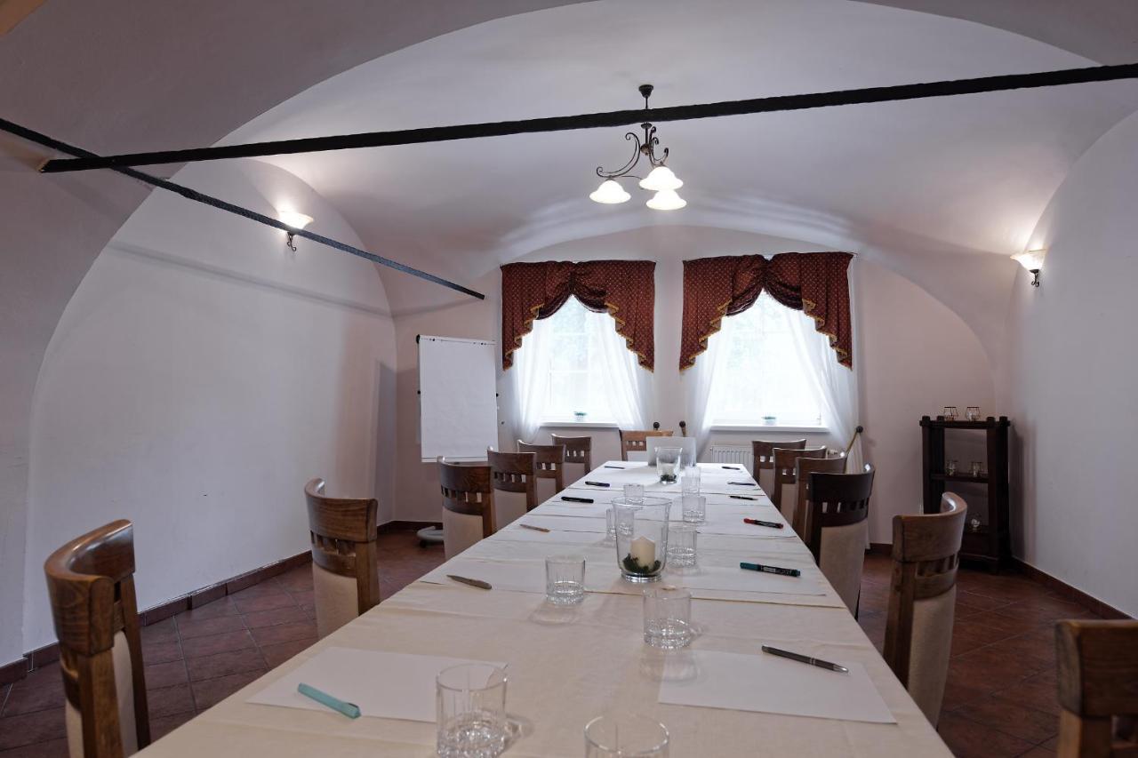 Klaudia'S Hotel & Restaurant At Golf Resort, Bac Samorin 외부 사진