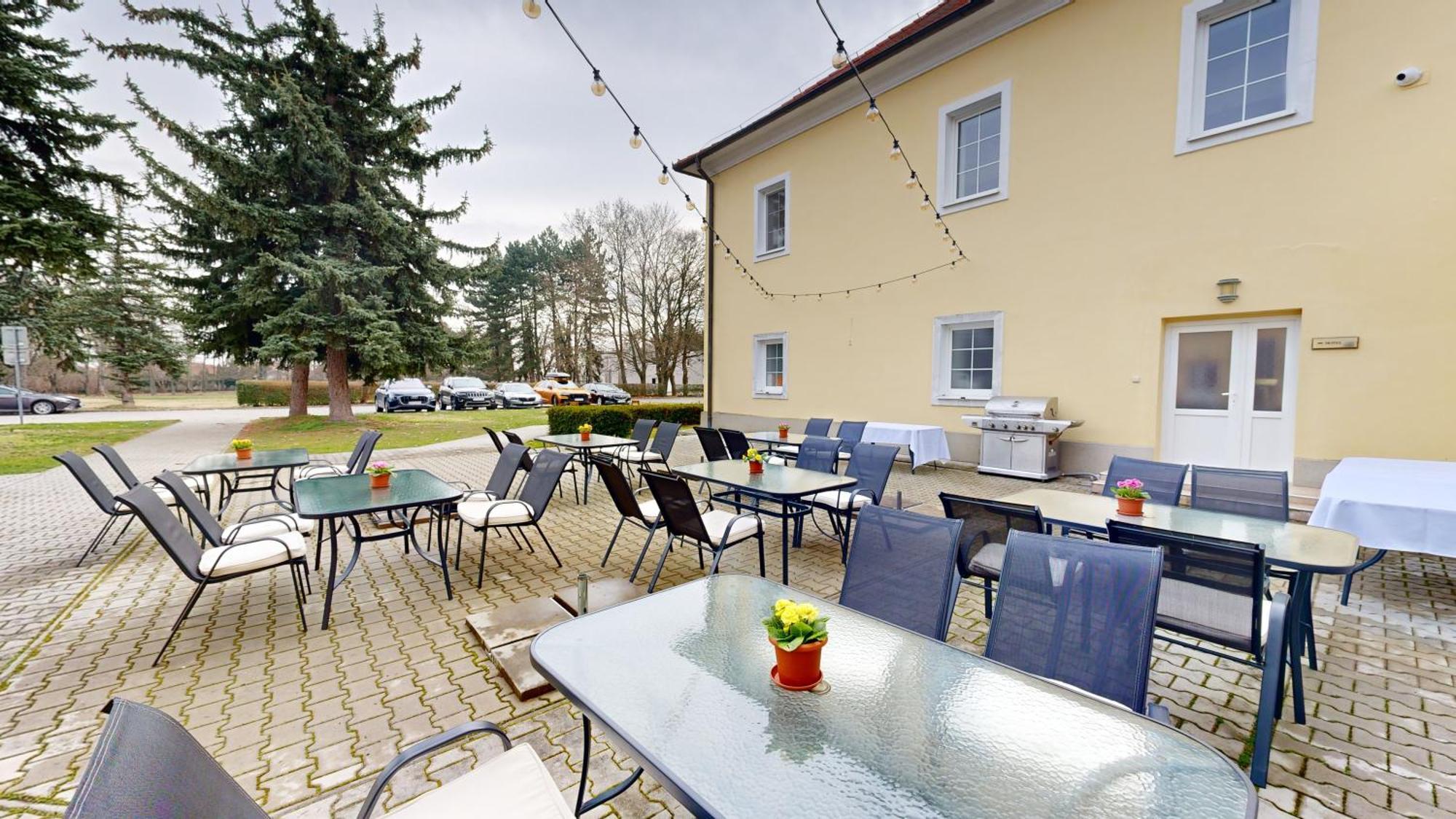 Klaudia'S Hotel & Restaurant At Golf Resort, Bac Samorin 외부 사진