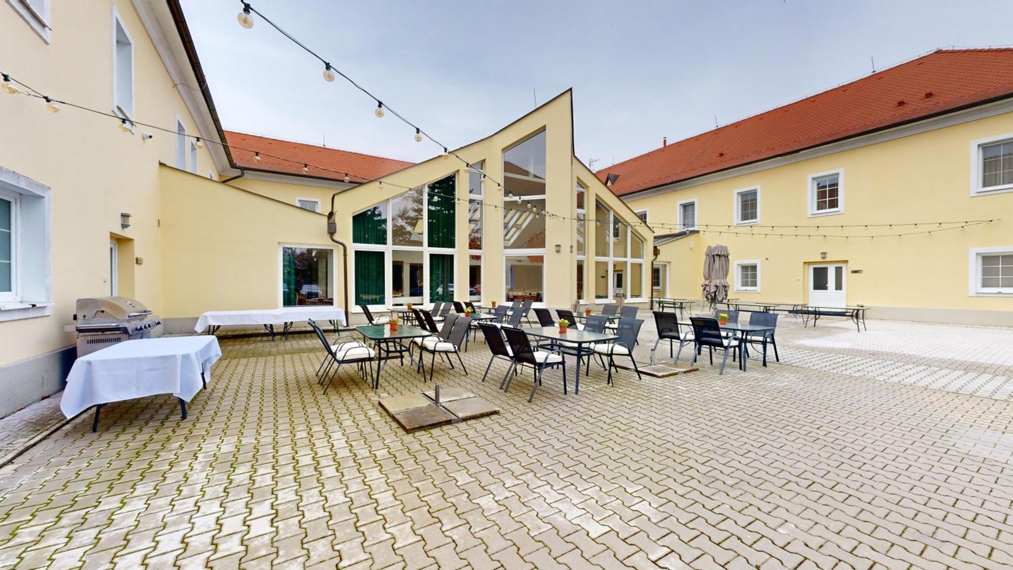 Klaudia'S Hotel & Restaurant At Golf Resort, Bac Samorin 외부 사진