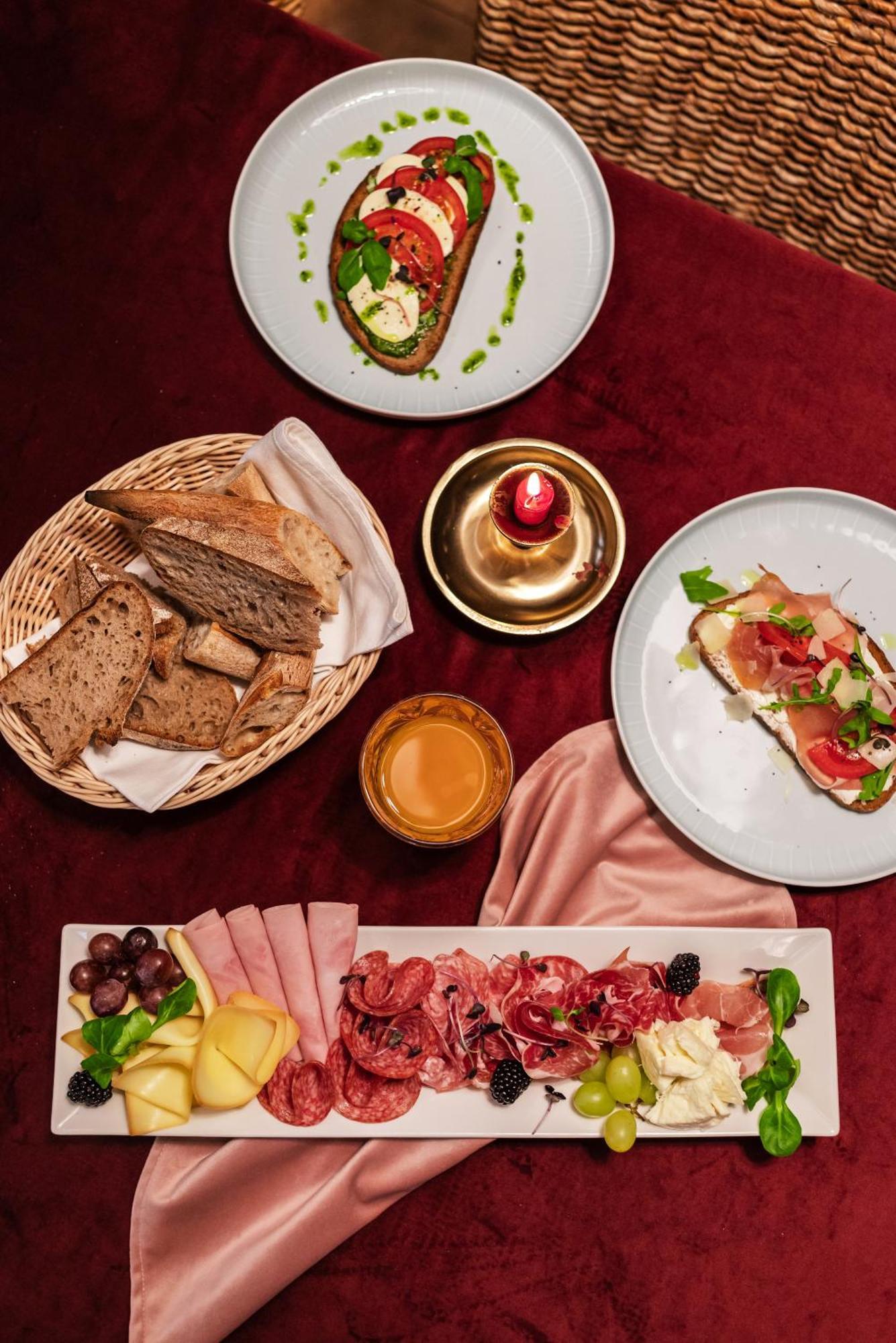 Klaudia'S Hotel & Restaurant At Golf Resort, Bac Samorin 외부 사진