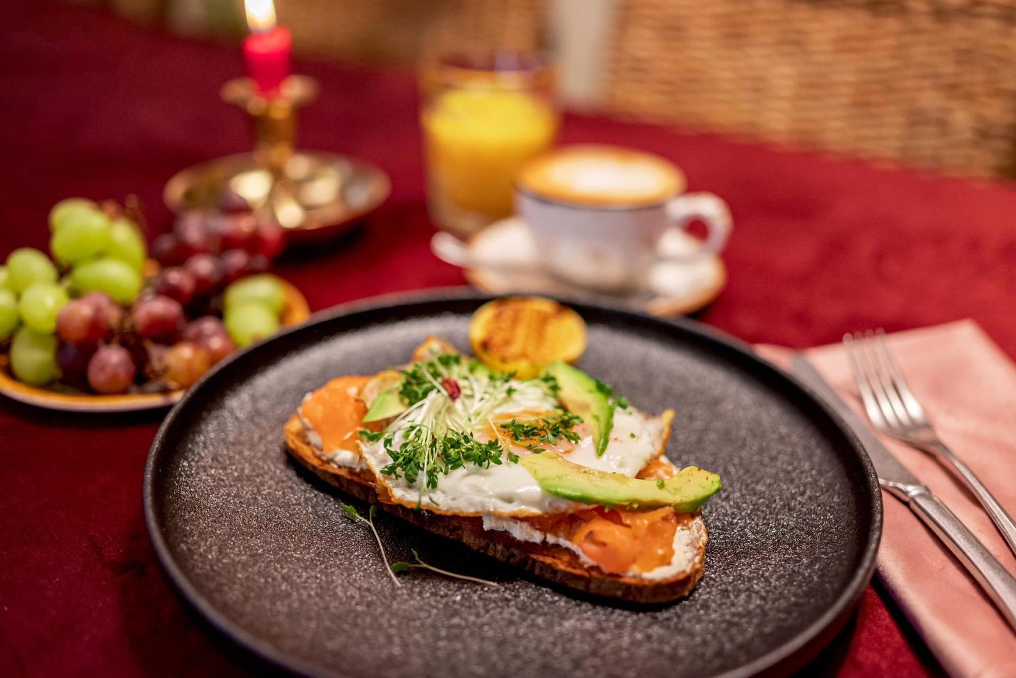 Klaudia'S Hotel & Restaurant At Golf Resort, Bac Samorin 외부 사진