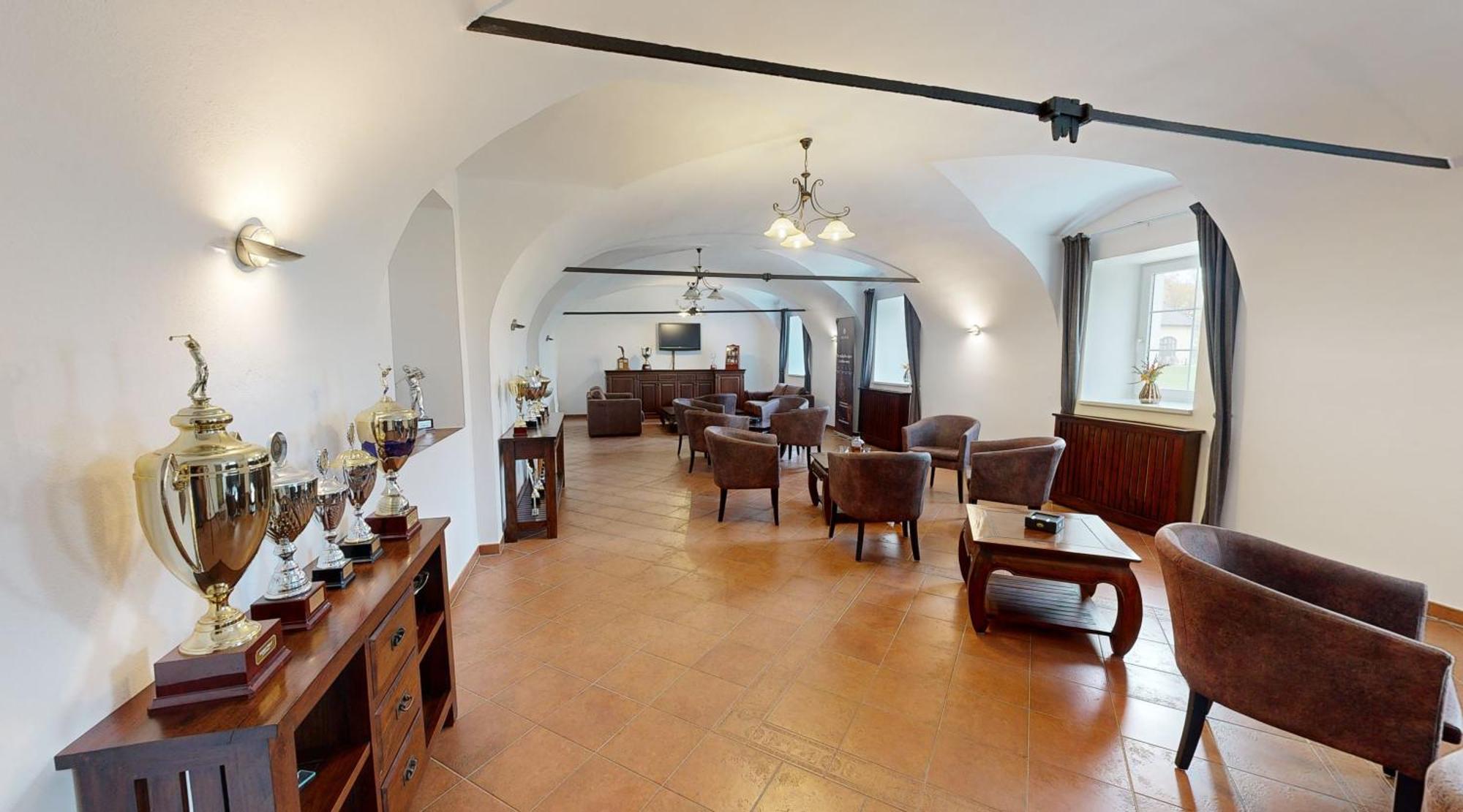 Klaudia'S Hotel & Restaurant At Golf Resort, Bac Samorin 외부 사진