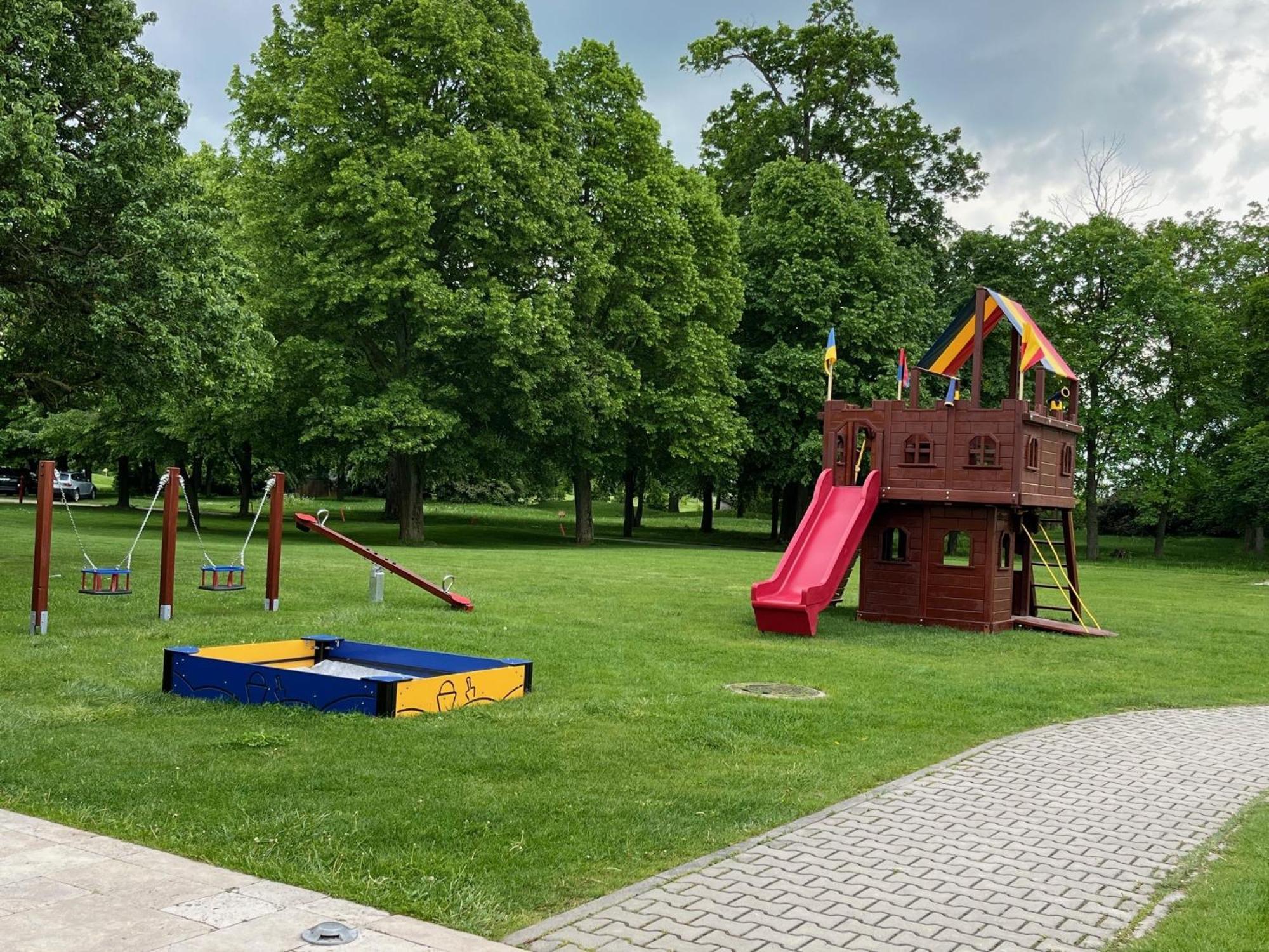 Klaudia'S Hotel & Restaurant At Golf Resort, Bac Samorin 외부 사진